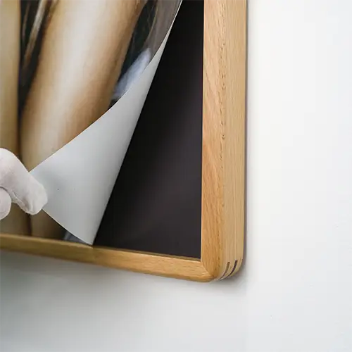 Rounded corner magnetic photo frame display